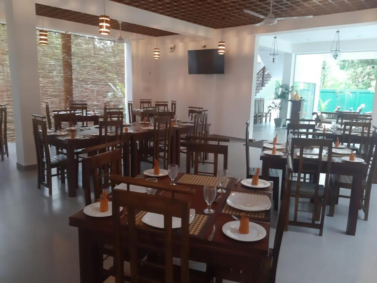 Eden Grand 호텔 담불라 외부 사진